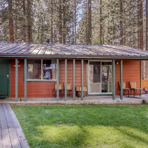 Spruce Grove Washoe Cabin Holiday home